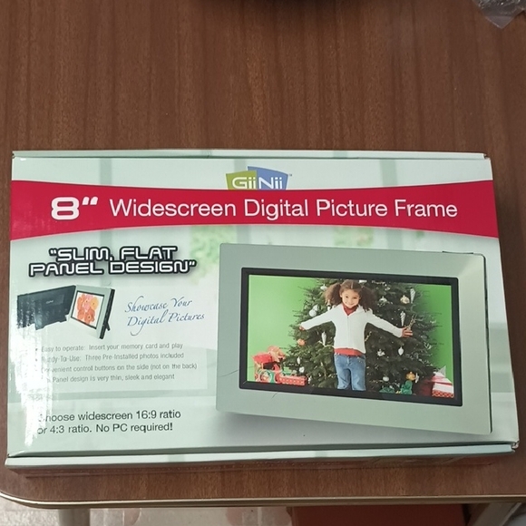 GiiNii Other - 8" Widescreen Digital Picture Frame - Silver